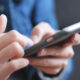 Smartphone in mano